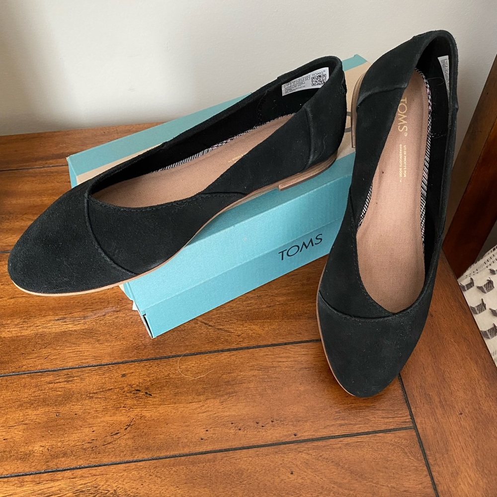 NWB - Tom’s Jutti Neat Suede Flats - Size 7, Black
